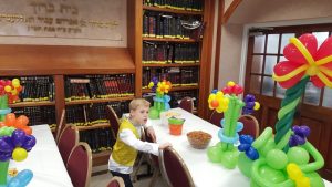 Balloon Flowers Table Decor 01