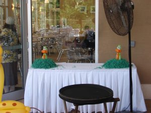 Double Bird twisted balloon centerpieces