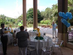 Animal themed twisted Balloon Center Piece broad view