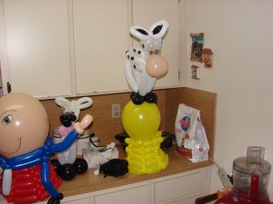 The cow Jumped over the moon balloon hat