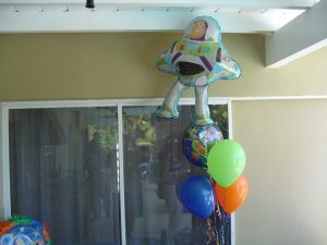 Simple Buzz Lightyear Balloon Table Decor