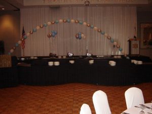 Linked helium filled balloon arch with bouquets
