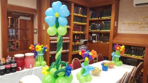 Flower themed Balloon Centerpieces