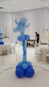 Its a boy teddy bear balloon centerpiece closeup