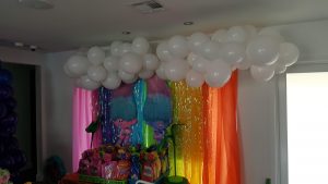 Organic balloon clouds for Trolls party