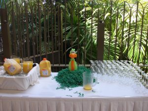 Parrot balloon centerpiece